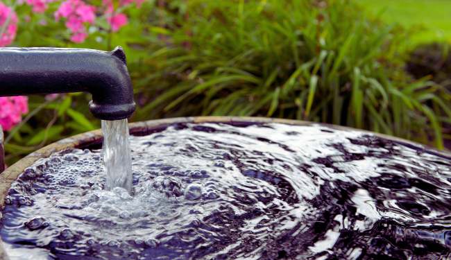 fontaine / pompe à eau